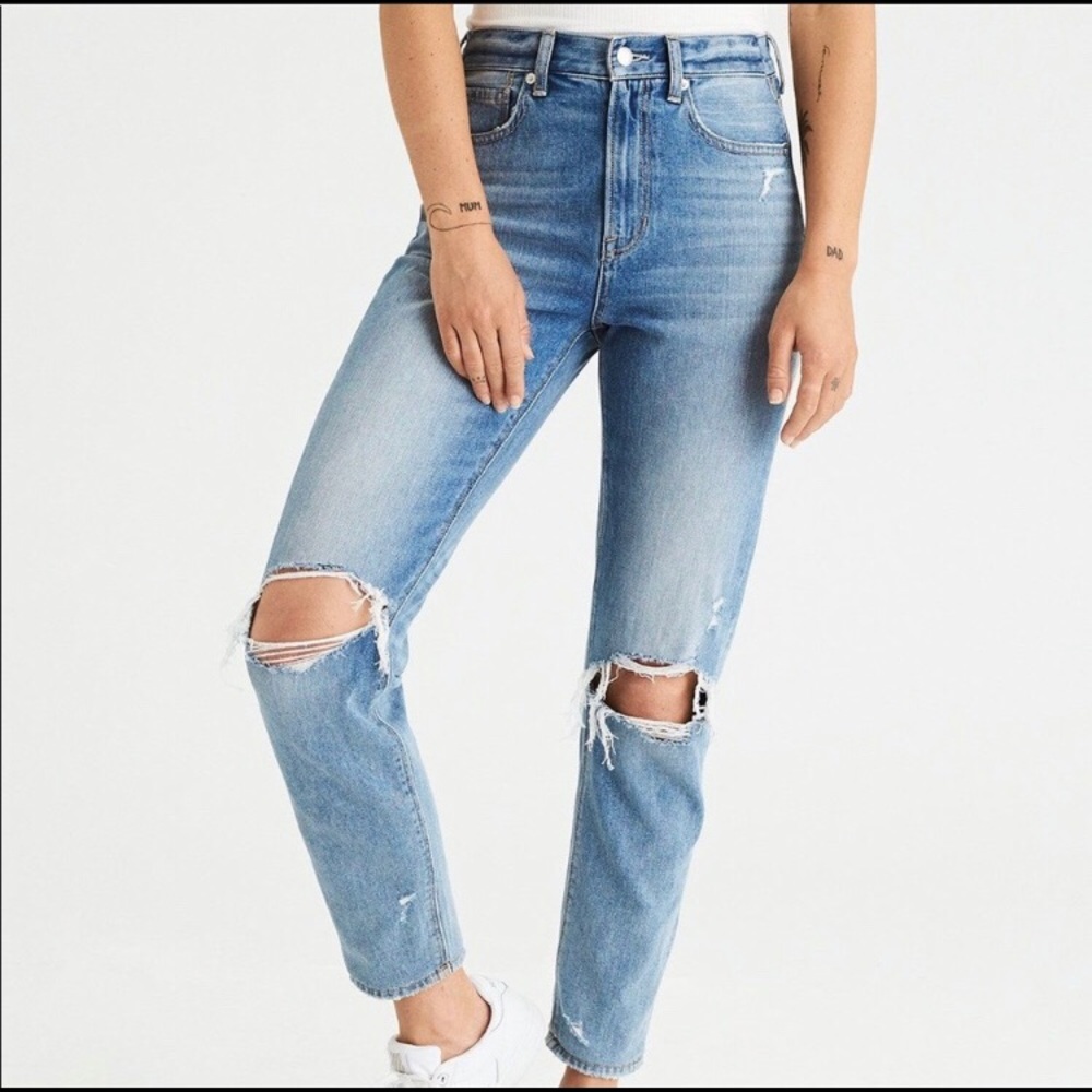 American Eagle High-Rise Mom Jeans